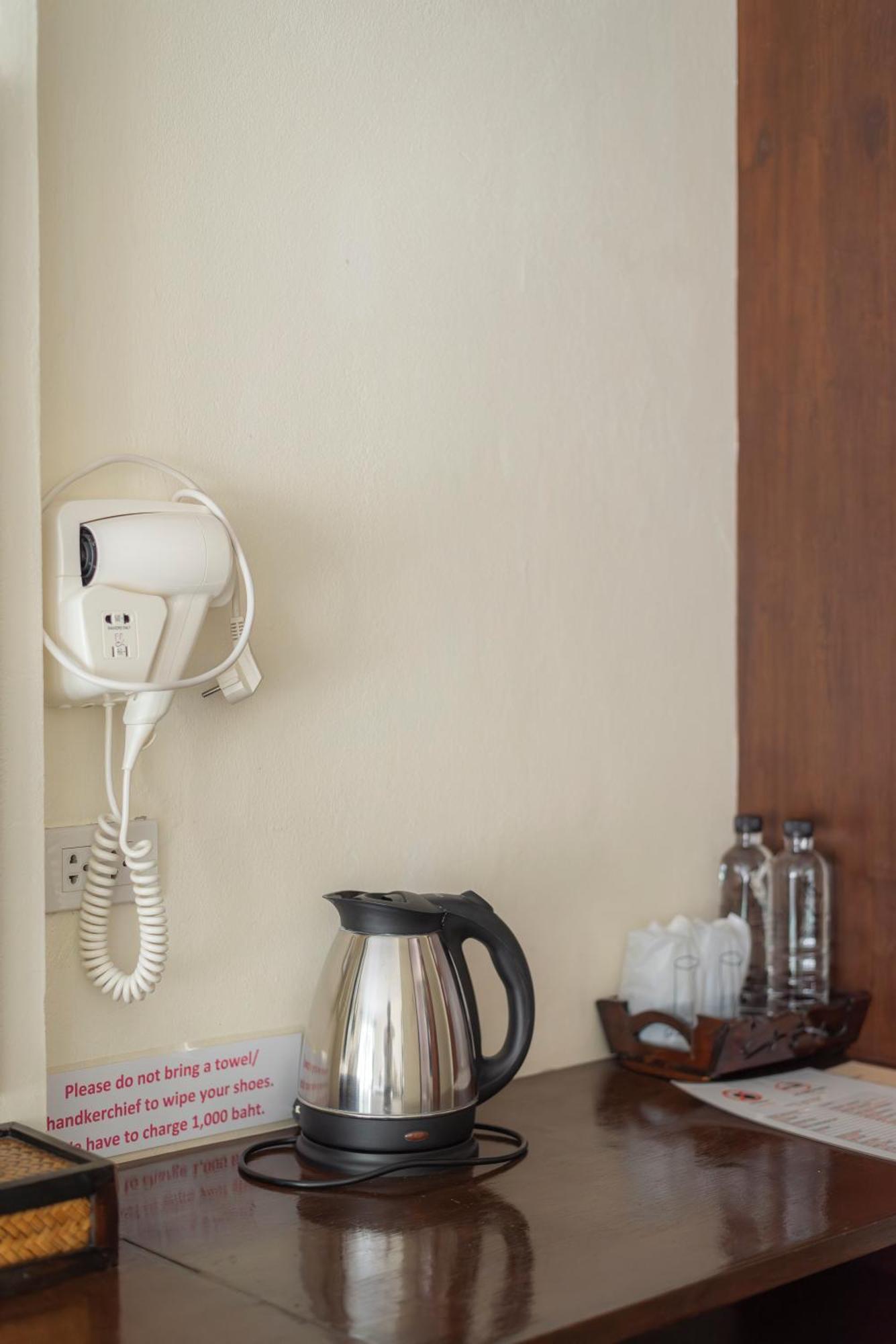 Hotel Manee Cool Mueang Chiang Mai Esterno foto