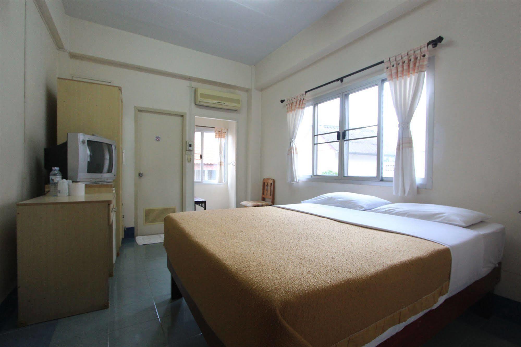 Hotel Manee Cool Mueang Chiang Mai Esterno foto