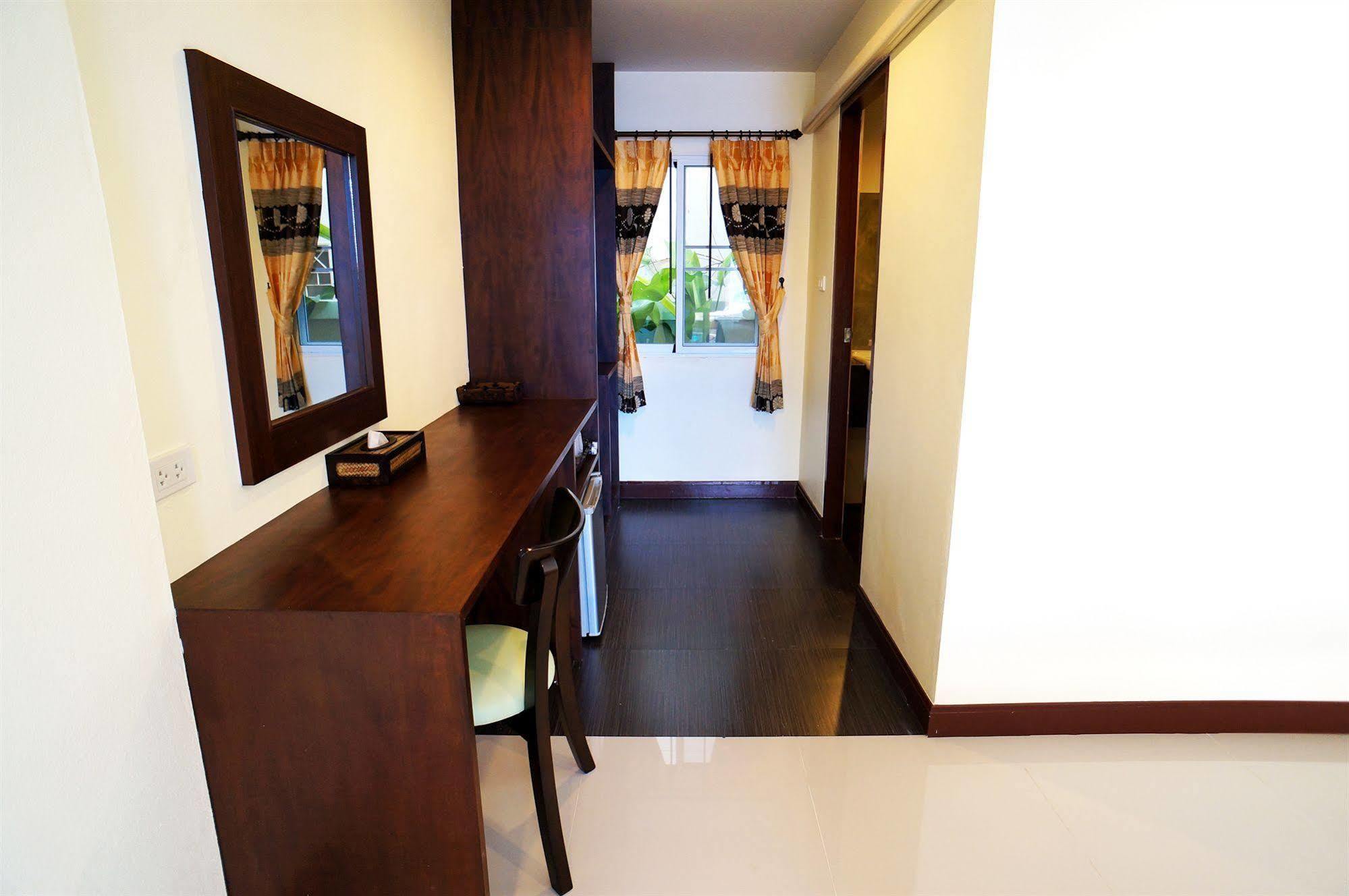 Hotel Manee Cool Mueang Chiang Mai Esterno foto