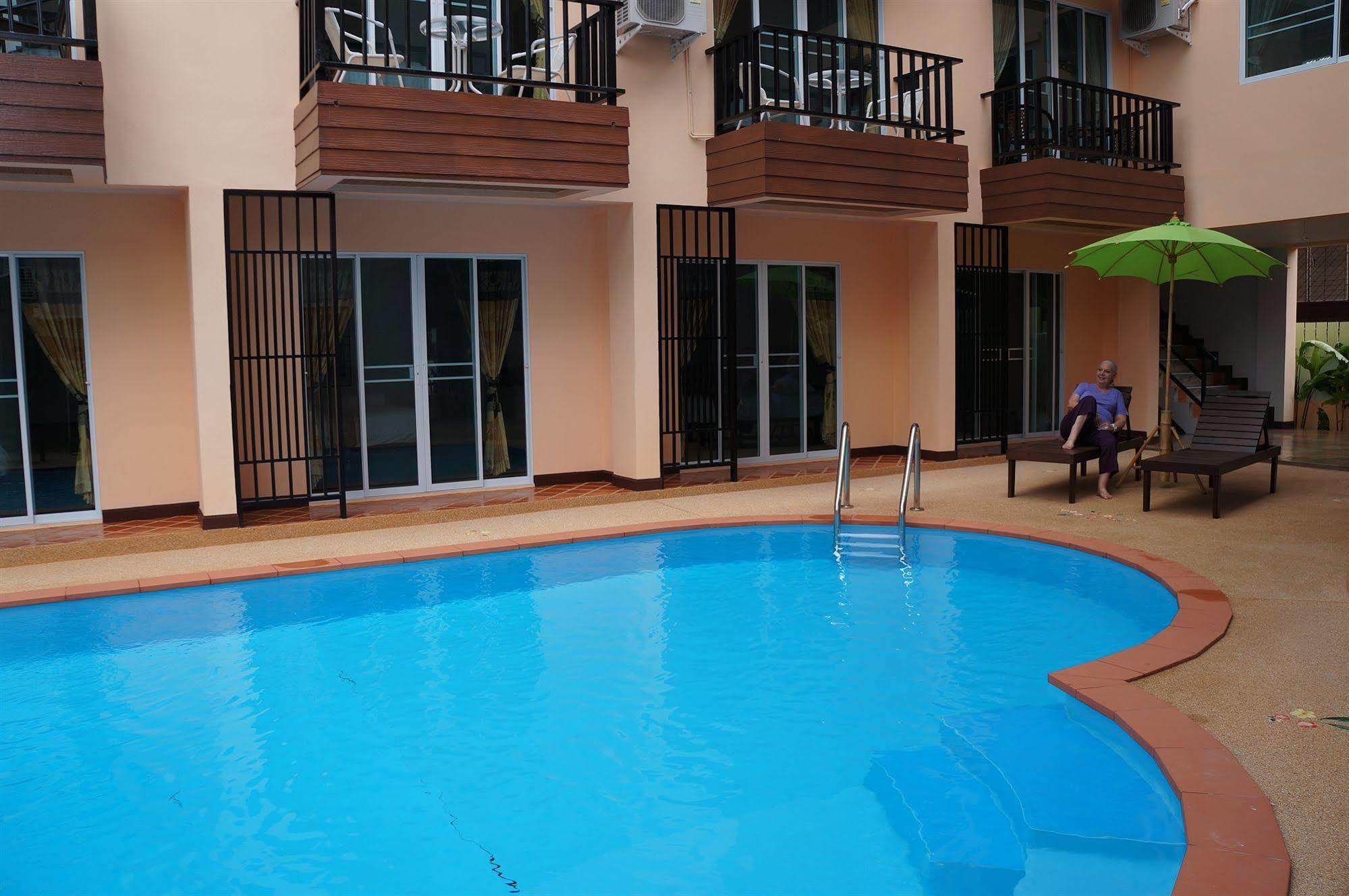 Hotel Manee Cool Mueang Chiang Mai Esterno foto